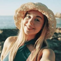 <em>Elena G.</em>